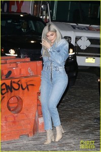 kylie-jenner-double-denim-05.jpg