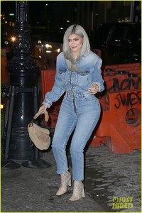 kylie-jenner-double-denim-07.jpg