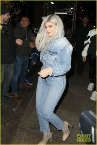 kylie-jenner-double-denim-08.jpg