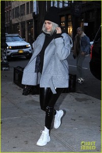 kylie-jenner-enjoys-girls-dinner-as-travis-scott-takes-madison-square-garden-04.jpg