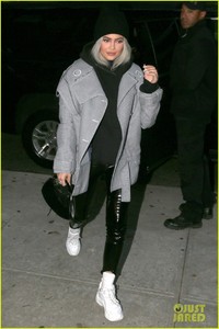 kylie-jenner-enjoys-girls-dinner-as-travis-scott-takes-madison-square-garden-05.jpg