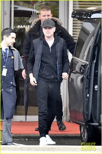 leonardo-dicaprio-camila-morrone-arrive-in-paris-31.jpg