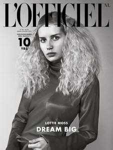 lottie-moss-in-l-officiel-nl-anniversary-issue-2018-1.thumb.jpg.397f82b7ed897859e34d66185adad044.jpg