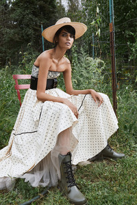 lr_MojehMagazine_Dior_CameronMcNee_Nov18_01.thumb.jpg.e6d2c4a9f3e756820f8f4e68c964501c.jpg