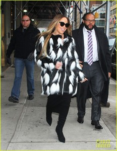 mariah-carey-first-snow-of-the-season-01.jpg