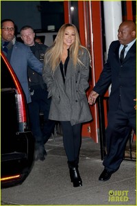 mariah-carey-thanks-fans-for-support-caution-05.jpg