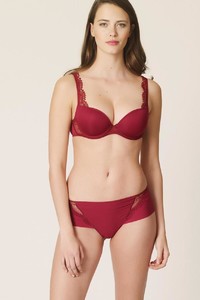 marie_jo-lingerie-padded_bra-agatha-0102226-red-0_3481384__58842.1536220344.thumb.jpg.7f548872d25570efa3e7b091b7daa852.jpg