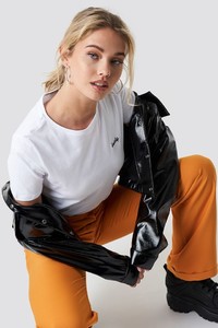 nakd_lovely_embroidery_basic_tee_1100-001300-0001_01a.jpg