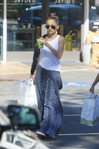 nicole-richie-grocery-shopping-in-beverly-hills-11-03-2018-1.jpg