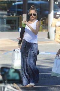 nicole-richie-grocery-shopping-in-beverly-hills-11-03-2018-3.jpg