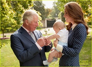 prince-charles-70th-birthday-portraits-04.thumb.JPG.87fd62053fa732580f9c60ab709cbe23.JPG