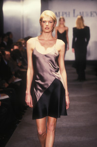 ralph-lauren-fw-1997-7.thumb.jpg.a015fd776035c1891baef53532e6e94e.jpg