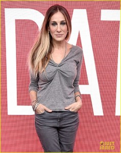 sarah-jessica-parker-promotes-here-and-now-after-divorce-season-three-renewal-03.jpg