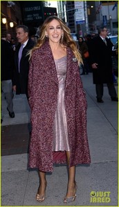 sarah-jessica-parker-says-she-loved-flying-in-hocus-pocus-05.jpg