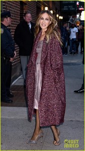 sarah-jessica-parker-says-she-loved-flying-in-hocus-pocus-07.jpg