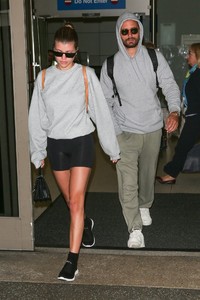 sofia-richie-leaving-melbourne-11-03-2018-5.jpg