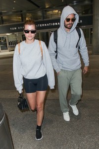 sofia-richie-leaving-melbourne-11-03-2018-6.jpg