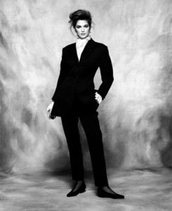 td3723bcindy-crawford-vogue26-apr-1988frame-l11edit-w920h470.jpg