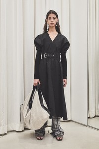 00001-3-1-phillip-lim-new-york-pre-fall-19.thumb.jpg.053aa9a3ea40ceef68ef80aed933af33.jpg