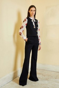 00004-adam-lippes-new-york-pre-fall-19-credit-amar-daved-683x1024.jpg