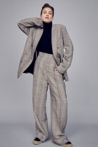 00004-bassike-new-york-pre-fall-2019.thumb.jpg.283662c00f7564239718088610a94fad.jpg