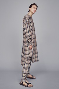 00008-bassike-new-york-pre-fall-2019.thumb.jpg.79ba3813756807f00c311b5dea4553f9.jpg