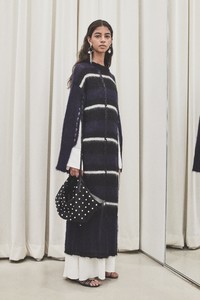 00016-3-1-phillip-lim-new-york-pre-fall-19.thumb.jpg.cc935d7640ebd6a01c0613dfe1dbc0db.jpg