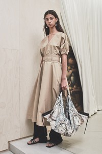 00017-3-1-phillip-lim-new-york-pre-fall-19.thumb.jpg.9d84492e1d331baf5db202dc15caa089.jpg