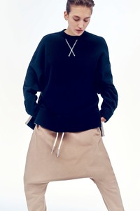 00021-bassike-new-york-pre-fall-2019.thumb.jpg.65f452377515dc4b18ae09b0ac05f376.jpg