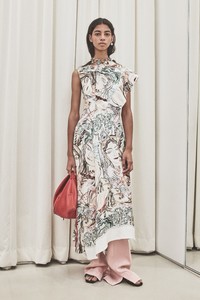 00023-3-1-phillip-lim-new-york-pre-fall-19.thumb.jpg.1f4157f183b57be5047e2fe1310e3aa7.jpg