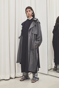 00031-3-1-phillip-lim-new-york-pre-fall-19.thumb.jpg.f07379c6d0481efde6034a57094d1b5f.jpg