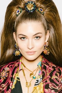06-versace-pre-fall-2019-ct.thumb.jpg.179f3126fd5187ffb9837678371dd4a2.jpg