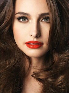 0a1e31d7a19f69c9908048b5ca74e1f5--evening-makeup-red-lips.thumb.jpg.875c2f450bdedcb9aaeedd9cd986390d.jpg