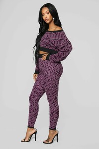 10-25-18_Studio_1_14-41-26_8600_BlackPurple_21679_AJ.jpg