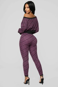 10-25-18_Studio_1_14-41-57_8600_BlackPurple_21682_AJ.jpg