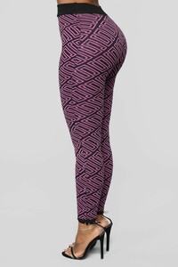 10-25-18_Studio_1_14-42-26_8600_BlackPurple_21687_AJ.jpg