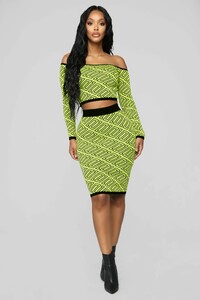 10-26-18_Studio_1_11-31-45_8604FN_NeonGreen_CC_22207_NT_AG.jpg
