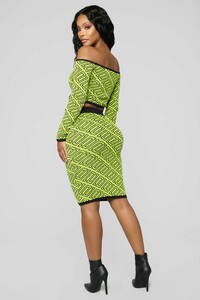 10-26-18_Studio_1_11-32-17_8604FN_NeonGreen_CC_22216_NT_AG.jpg