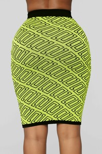 10-26-18_Studio_1_11-32-33_8604FN_NeonGreen_CC_22220_NT_AG.jpg