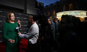 Sigourney+Weaver+5th+Annual+Voice+Arts+Awards+SwMB8vnjhmex.jpg