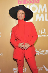 Alicia+Keys+Billboard+13th+Annual+Women+Music+2WKZoUn3d15x.jpg