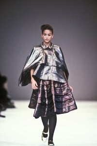 1080117067_CommedesGarcons1989WomenRTW12.thumb.jpg.2e5bbf9d1b1d6504b852af2de047a6e6.jpg