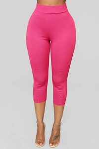 11-14-18_Studio_2_14-04-19_TP1523_HotPink_14207_CC_NT.jpg
