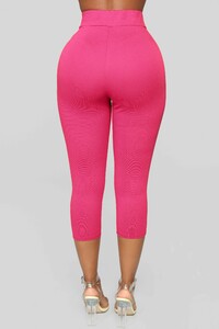 11-14-18_Studio_2_14-04-53_TP1523_HotPink_14211_CC_NT.jpg