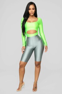 11-14-18_Studio_2_14-30-34_T2673_NeonGreen_14213_CC_NT.jpg