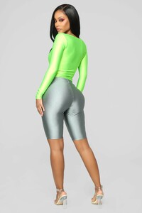 11-14-18_Studio_2_14-31-06_T2673_NeonGreen_14220_CC_NT.jpg