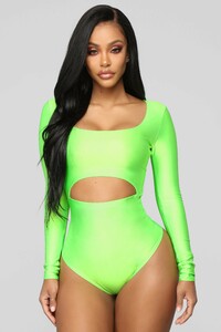 11-14-18_Studio_2_14-31-30_T2673_NeonGreen_14224_CC_NT.jpg