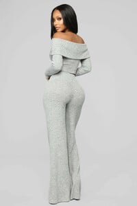 11-15-18_Studio_2_11-22-58_TS1069_HeatherGrey0427_DM.jpg