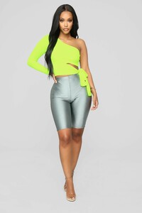 11-15-18_Studio_2_14-54-02_T2693JW1_NeonYellow_14321_CC_NT_JF.jpg