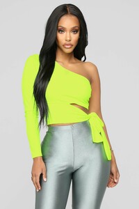 11-15-18_Studio_2_14-54-05_T2693JW1_NeonYellow_14323_CC_NT_JF.jpg